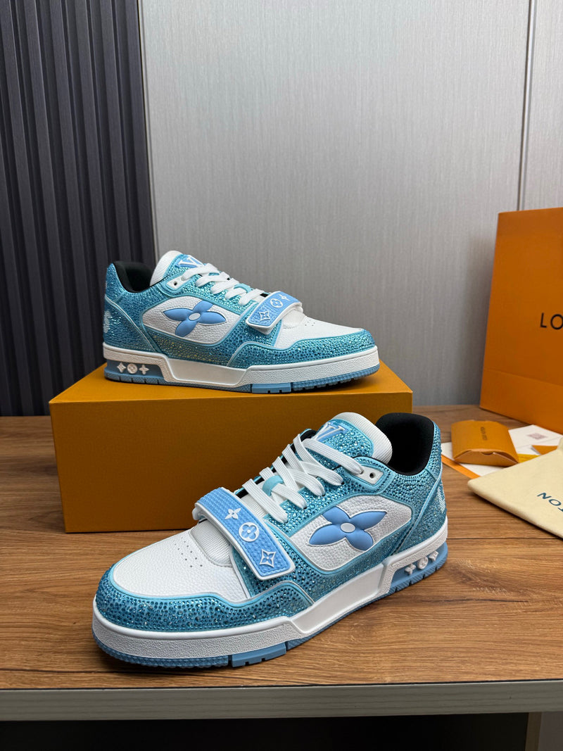 Tênis Louis Vuitton LV azul e branco com strass