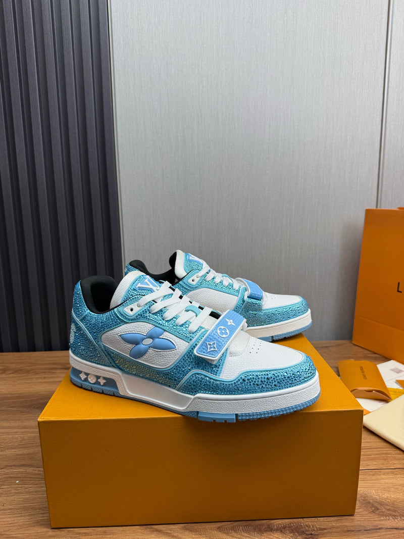 Tênis Louis Vuitton LV azul e branco com strass