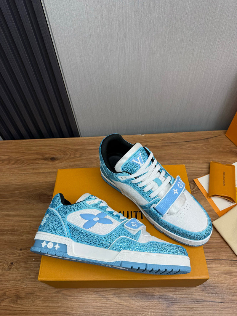 Tênis Louis Vuitton LV azul e branco com strass