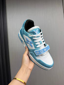 Tênis Louis Vuitton LV azul e branco com strass