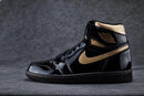 Tênis Air Jordan 1 Retrô High OG Black Metallic Gold