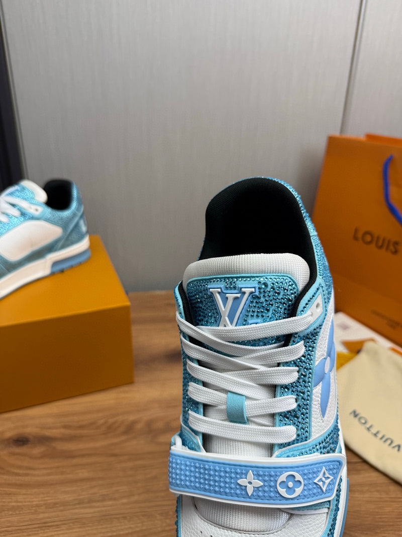 Tênis Louis Vuitton LV azul e branco com strass