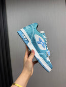 Tênis Louis Vuitton LV azul e branco com strass