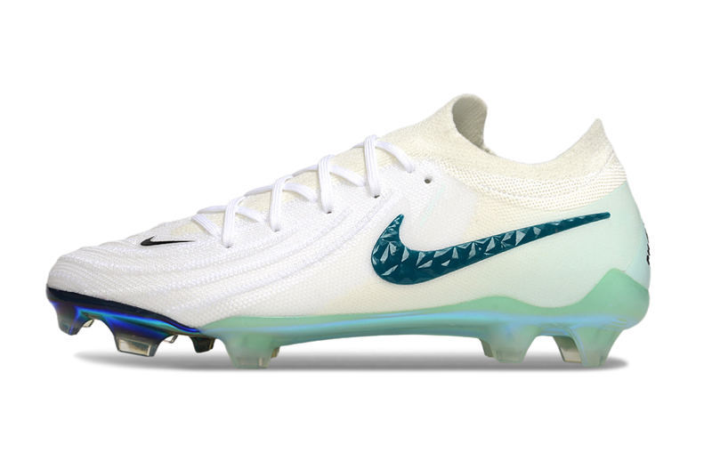 Chuteira Nike Phantom GX 2 Elite LV8 FG Cano Baixo - Branca/Multicolorida