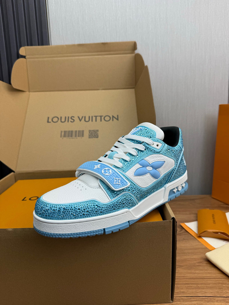 Tênis Louis Vuitton LV azul e branco com strass