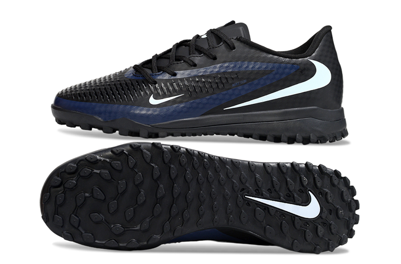 Esta é uma chuteira Nike Phantom - preto/azul